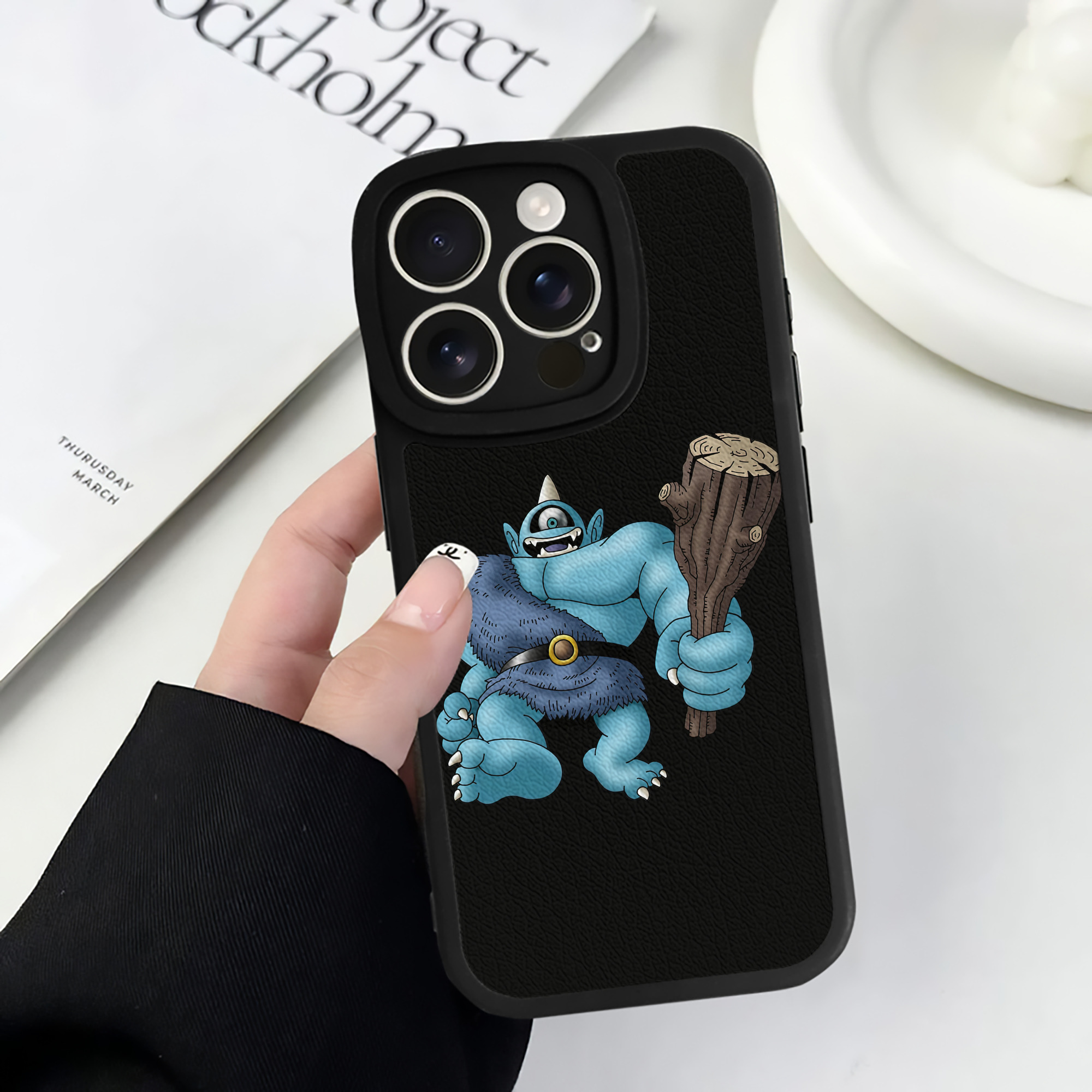 （画像用） ドラゴンクエスト Doragon Kuesuto Dragon Quest 【iPhone 16シリーズ対応】シリコンスマホケース（レザー調） 材質：シリコン